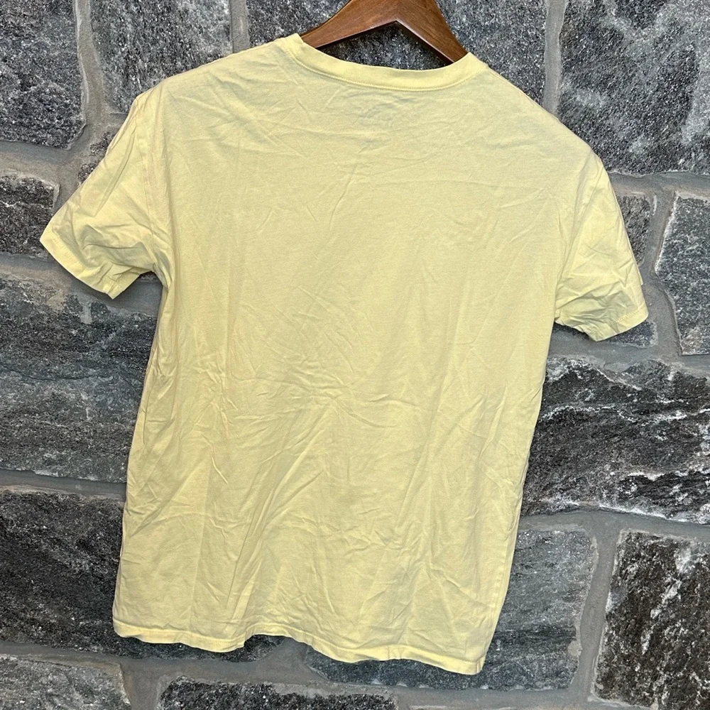 “COLORADO” Short Sleeve Tee from Hollister size XS in Pale Yellow Purple Letters - Picture 3 of 7